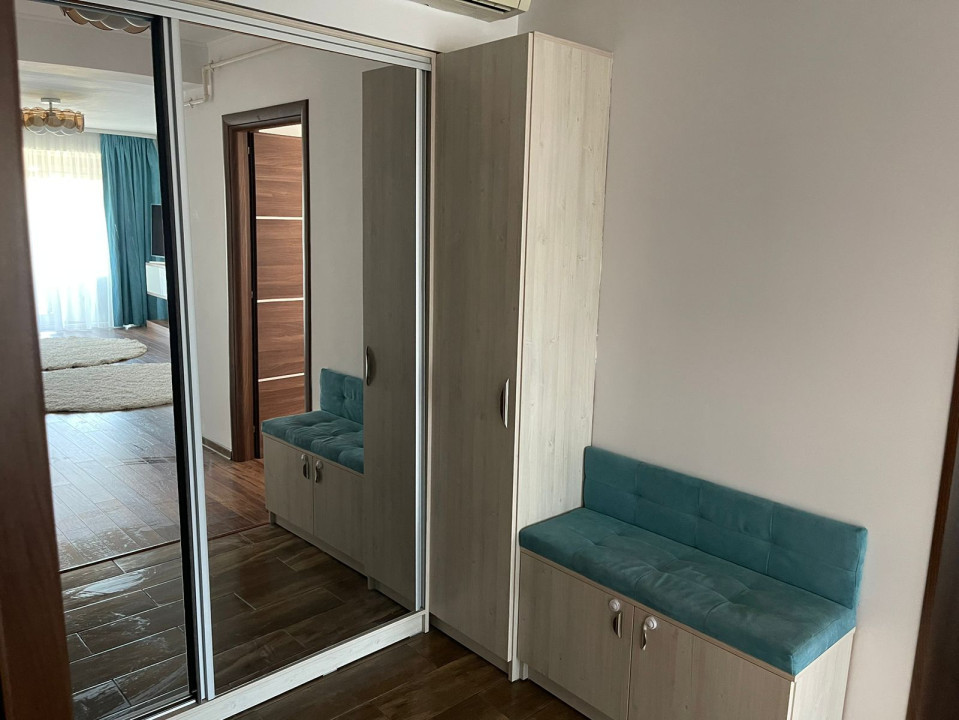 Apartament 3 camere zona Gara cu vedere la mare si port | Loc de parcare