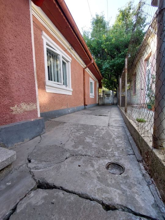 De vanzare casa 4 camere zona Spitalul Militar Constanta