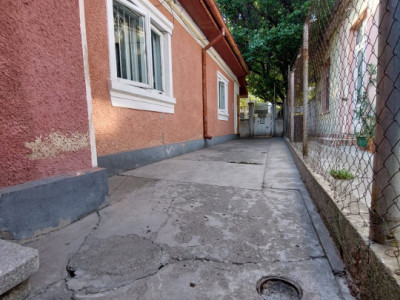 De vanzare casa 4 camere zona Spitalul Militar Constanta