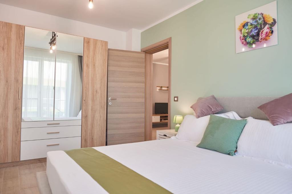 De inchiriat apartament 2 camere ALEZZI beach resort