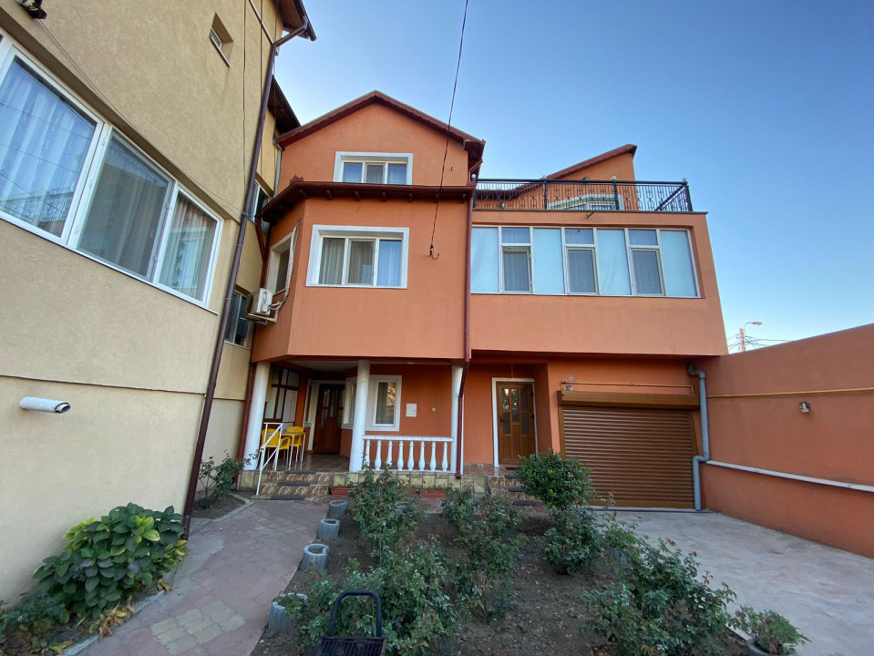 Constanta, De închiriat Casa  9 Camere - Ideală pentru Două Familii