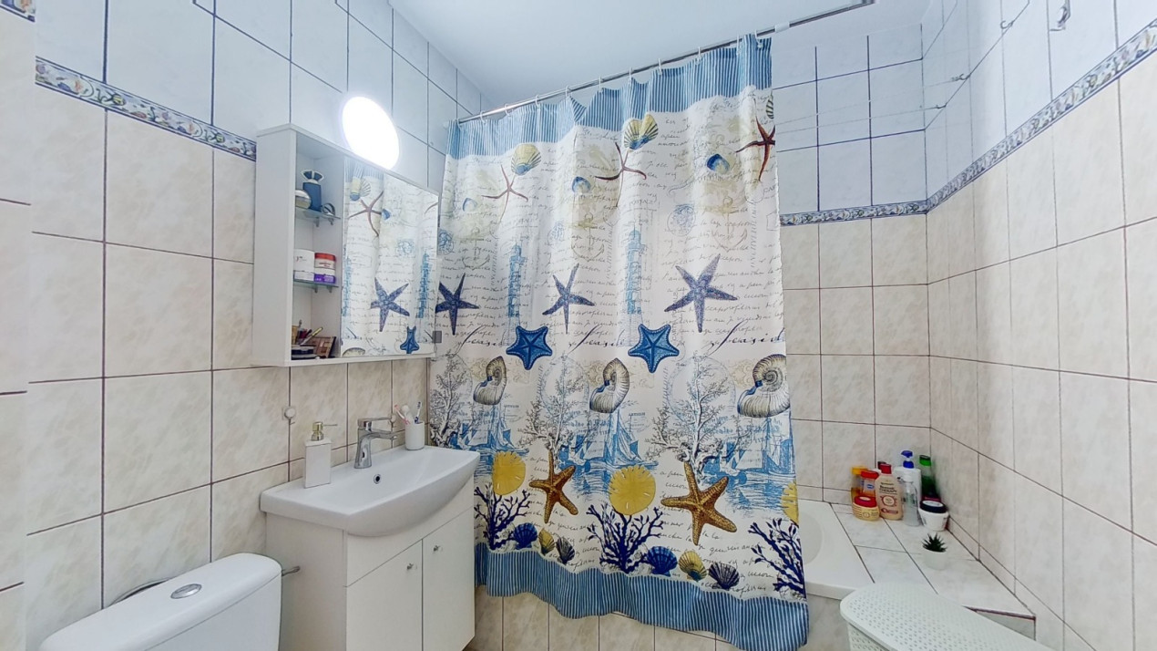 Constanta, De închiriat Casa  9 Camere - Ideală pentru Două Familii