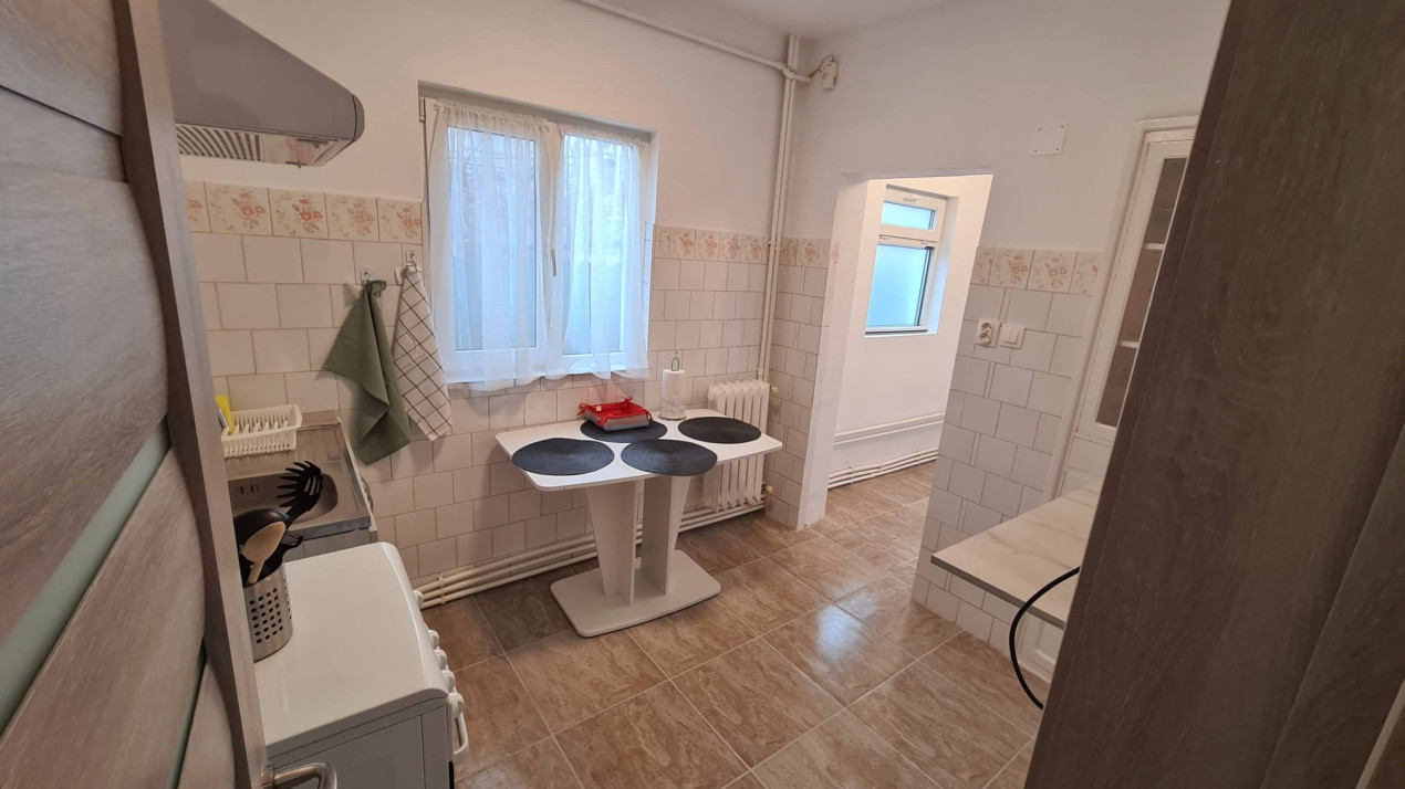 Constanta, De închiriat Casa  9 Camere - Ideală pentru Două Familii