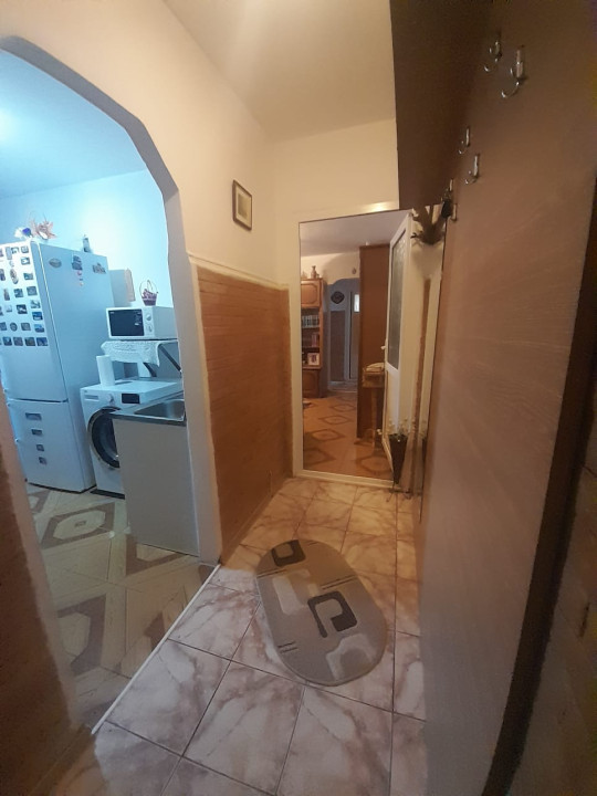 Constanta. Cet. Apartament 3 camere. Centrala proprie