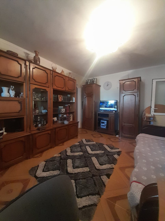 Constanta. Cet. Apartament 3 camere. Centrala proprie