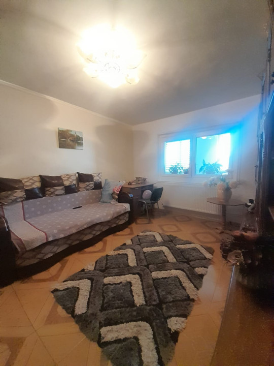 Constanta. Cet. Apartament 3 camere. Centrala proprie