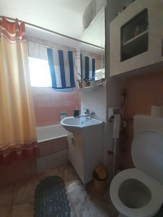 Constanta. Cet. Apartament 3 camere. Centrala proprie