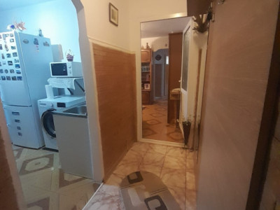 Constanta. Cet. Apartament 3 camere. Centrala proprie