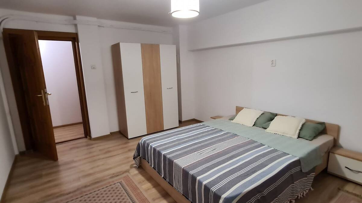 Apartament 4 camere zona Trocadero