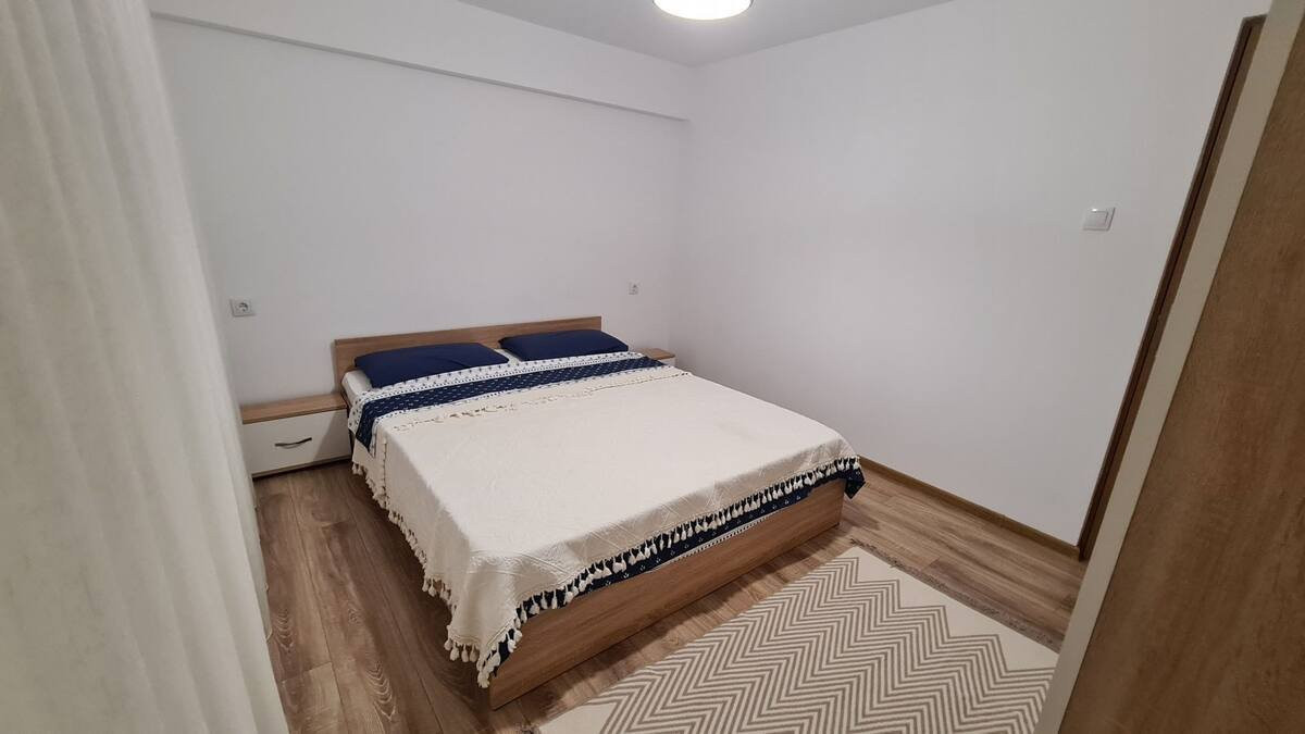 Apartament 4 camere zona Trocadero