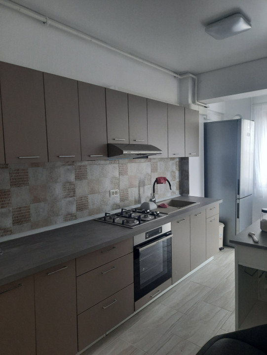 Apartament 2 camere, decomandat la alb sau la gata