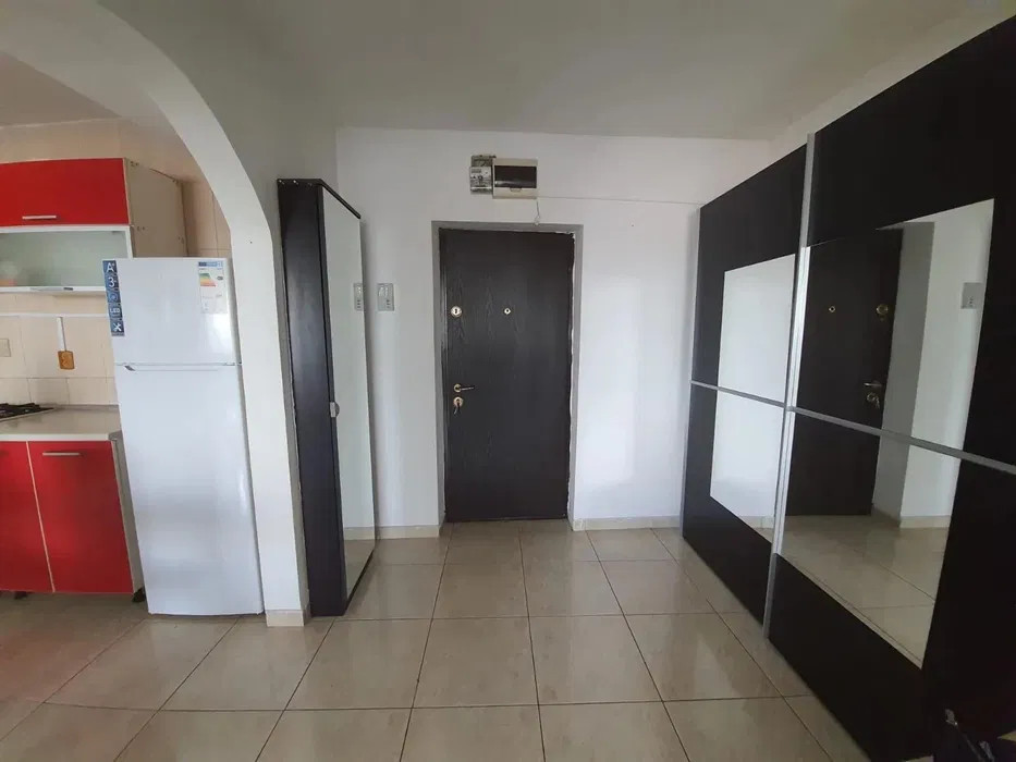 De Vanzare Apartament 3 camere / Zona Far - Abator 