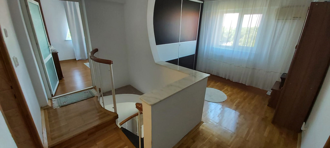 De vanzare Apartament Tip Duplex zona Delfinariu